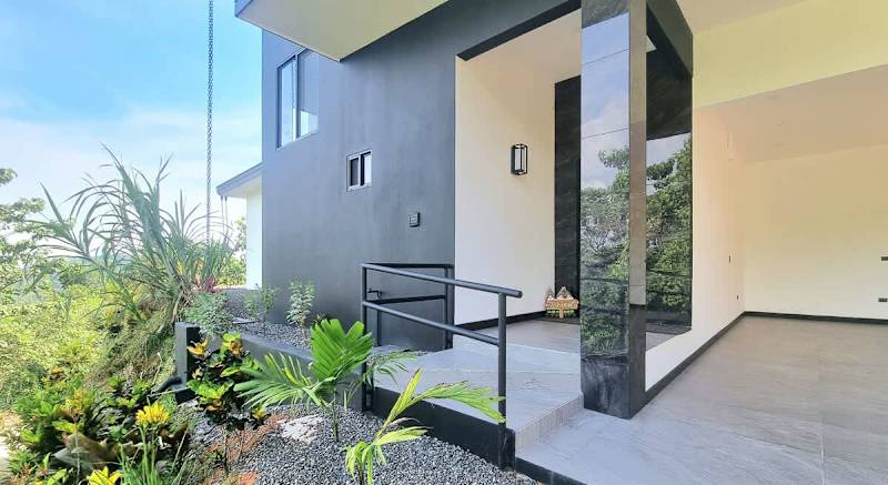 U House 12